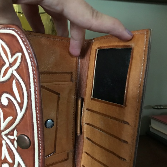 Handmade woman’s leather wallet - Picture 4 of 5